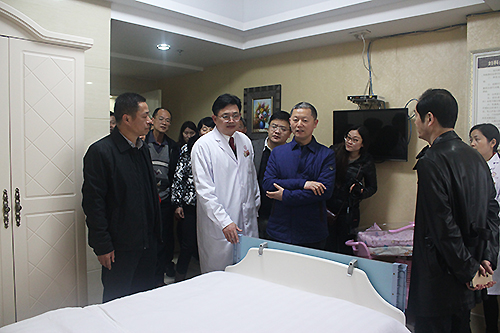 视察住院病房.jpg